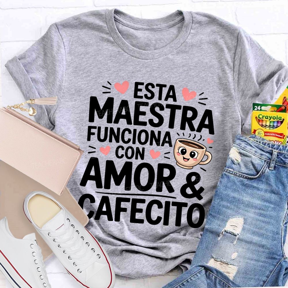 Esta Maestra Funciona Con Amor And Cafecito Teacher T-shirt