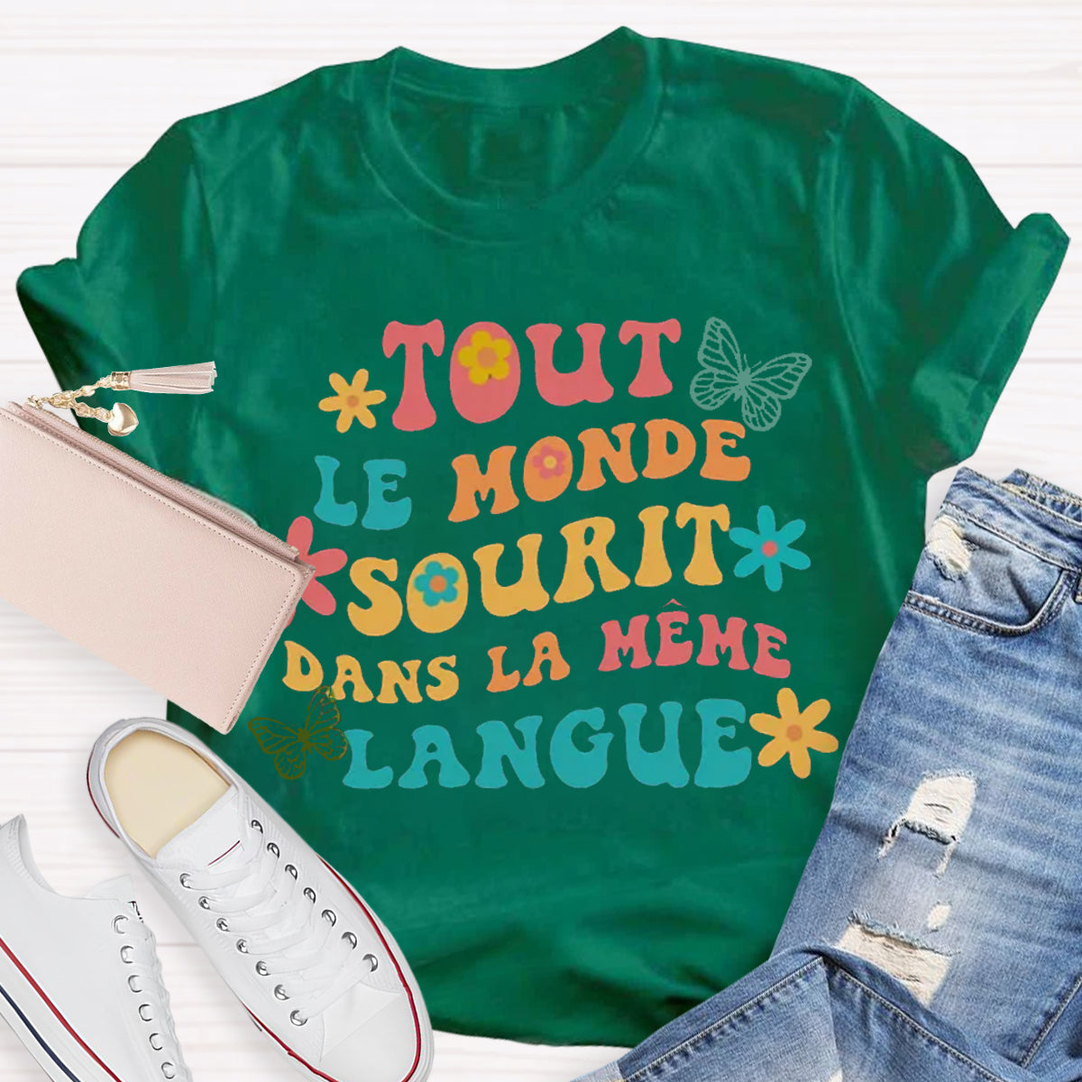 Tout Le Monde Sourit Dans La Même Langue French Teacher T-Shirt