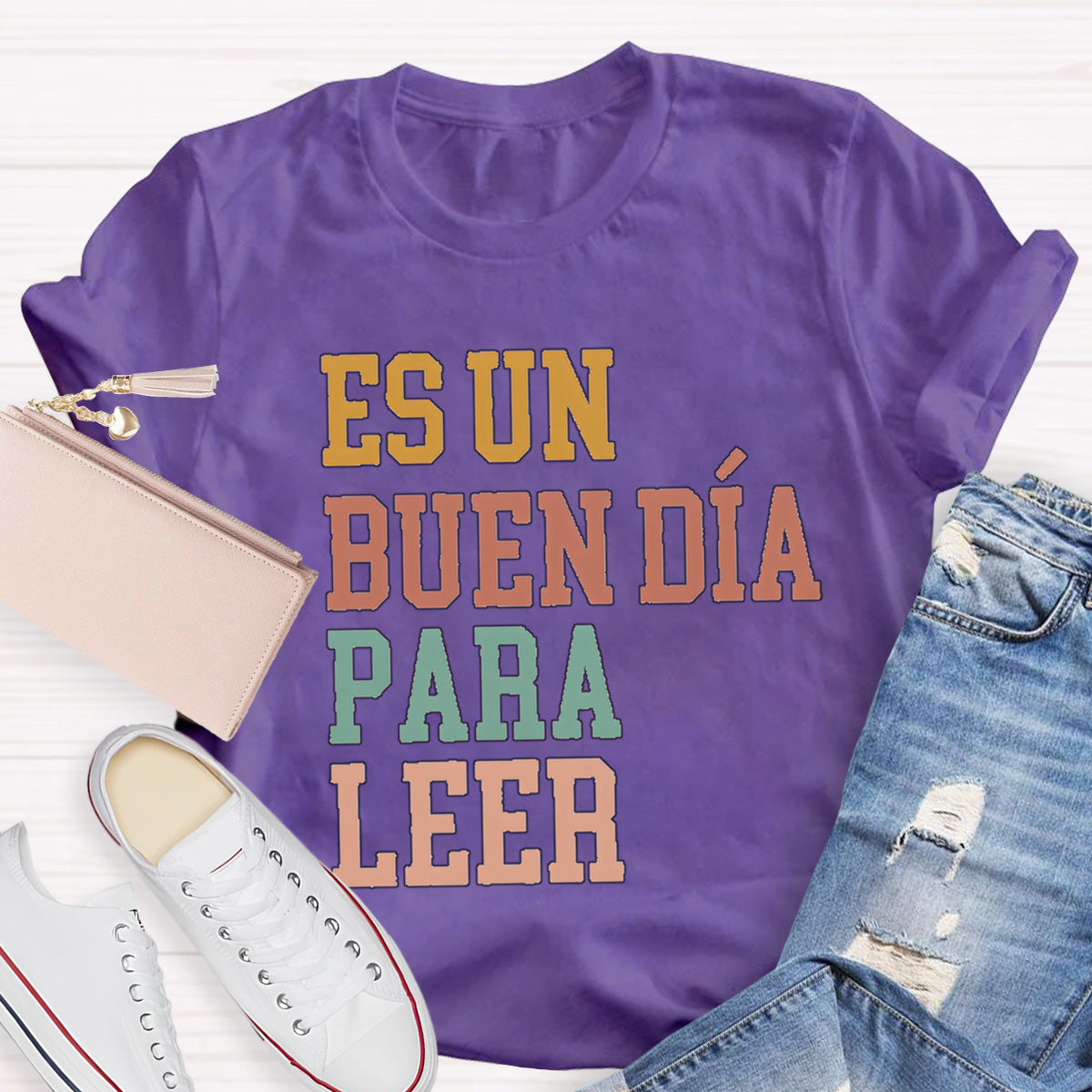 Es Un Buen Día Para Leer Spanish Teache T-Shirt