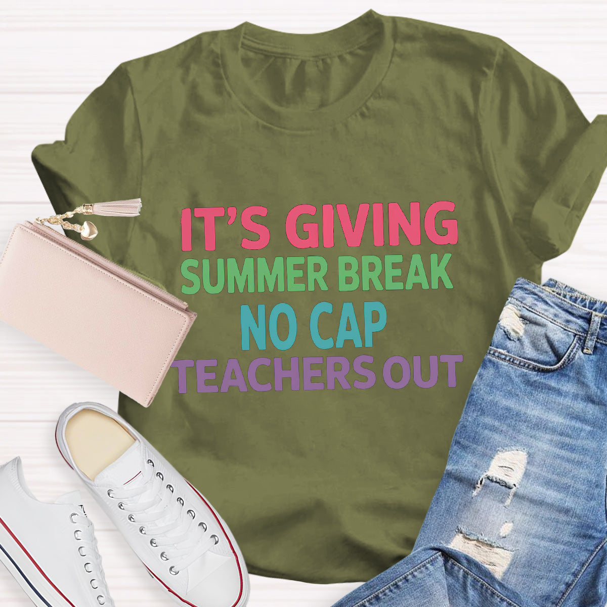 It's Giving Summer Break No Cap Teaches Out Teacher T-Shirt