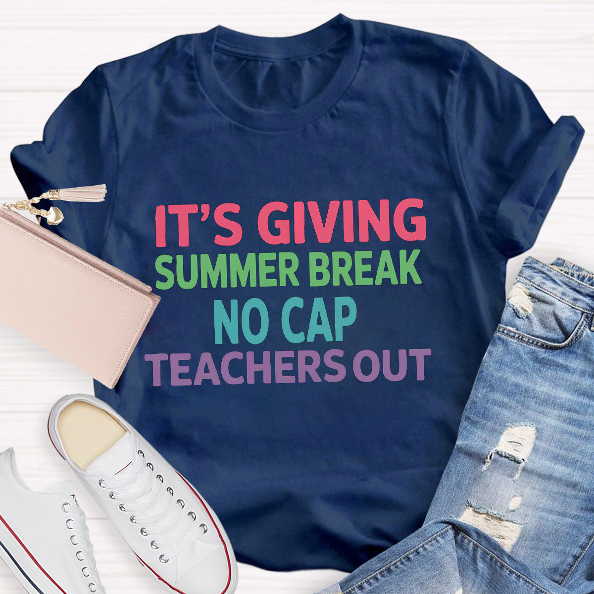 It's Giving Summer Break No Cap Teaches Out Teacher T-Shirt