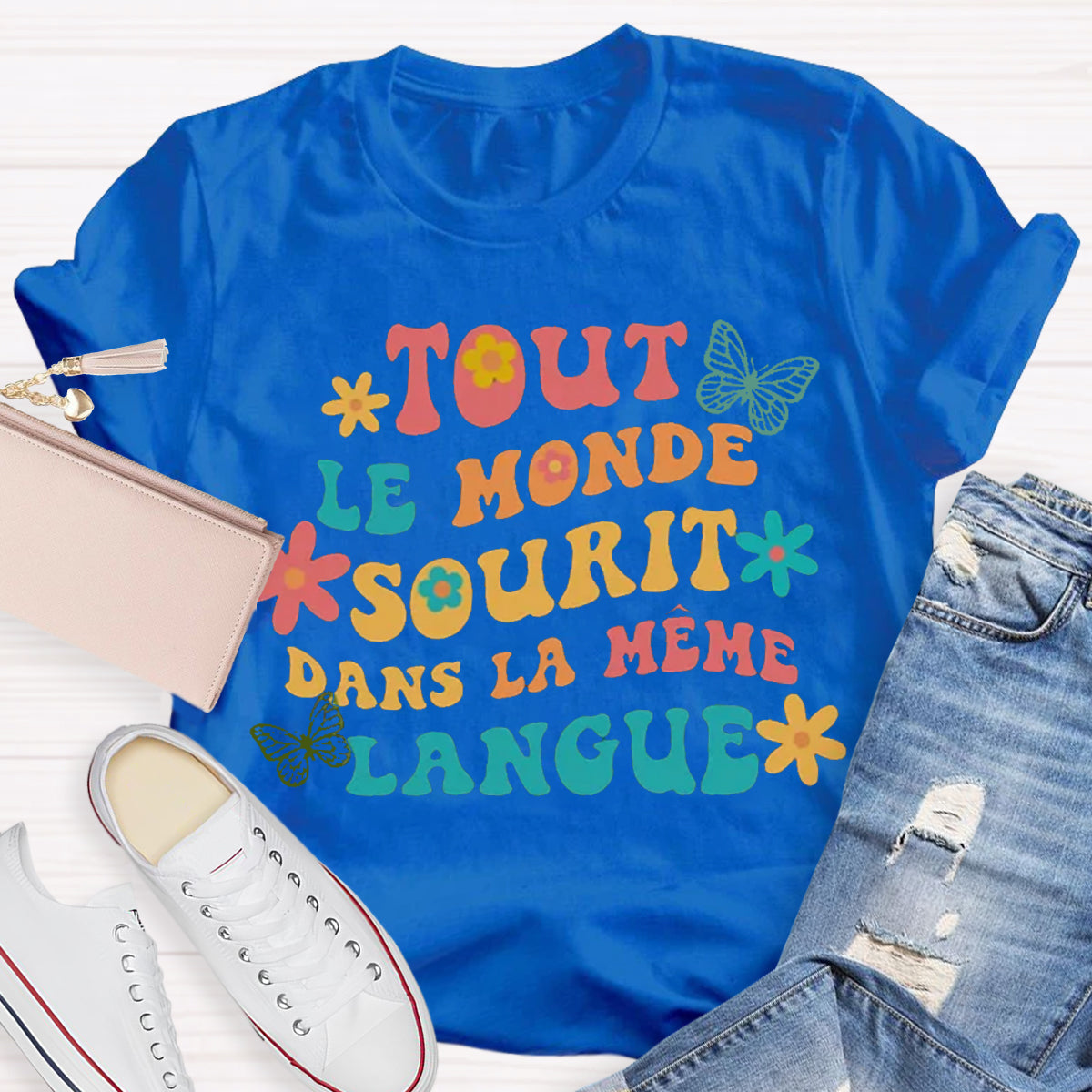 Tout Le Monde Sourit Dans La Même Langue French Teacher T-Shirt