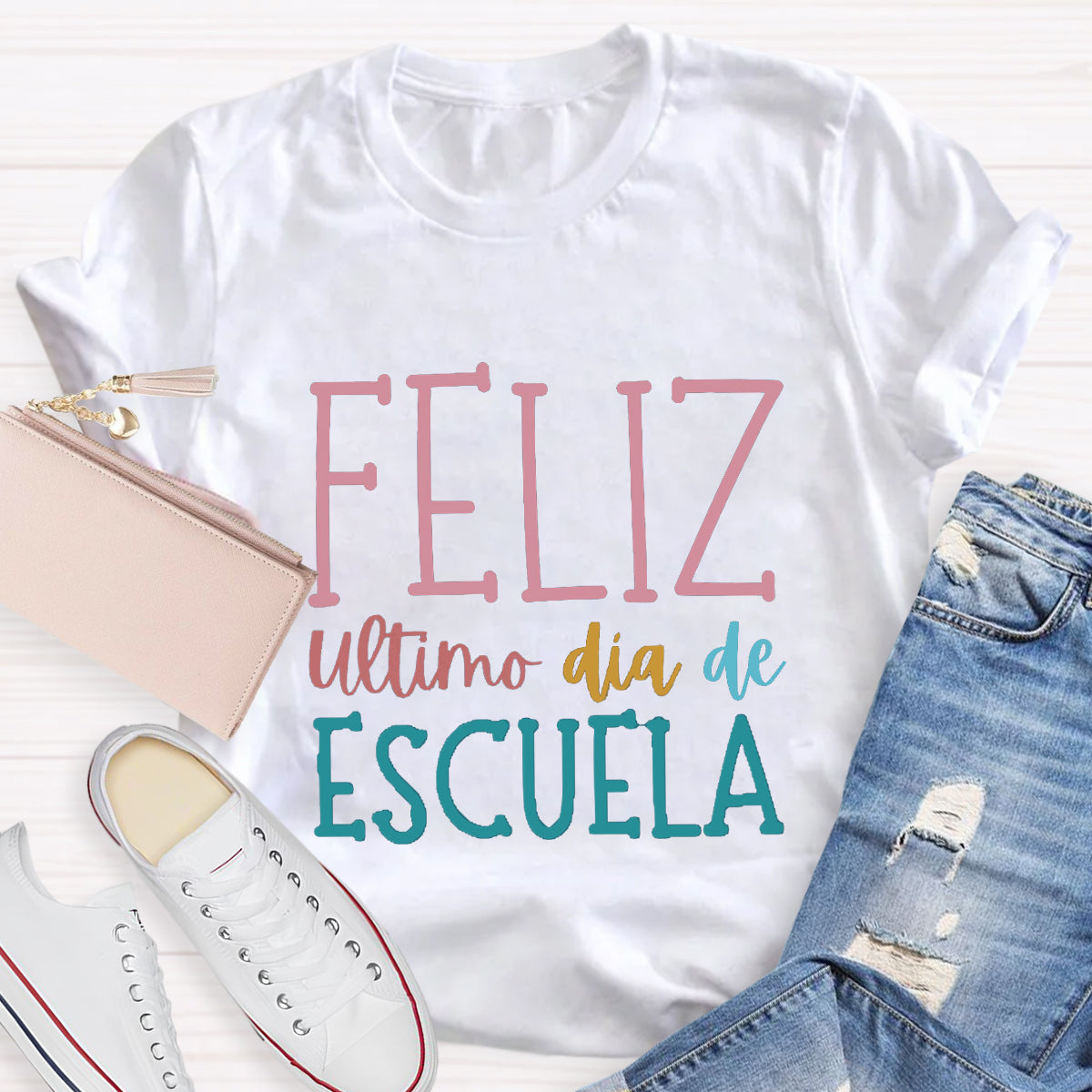 Feliz Último Día De Escuela Spanish Teacher T-Shirt