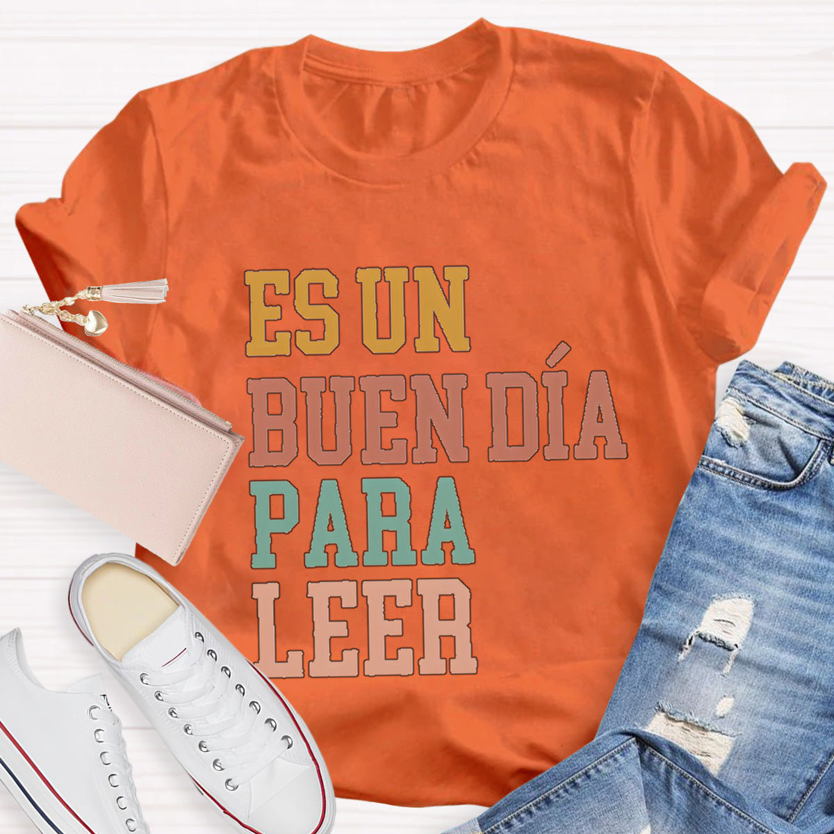Es Un Buen Día Para Leer Spanish Teache T-Shirt