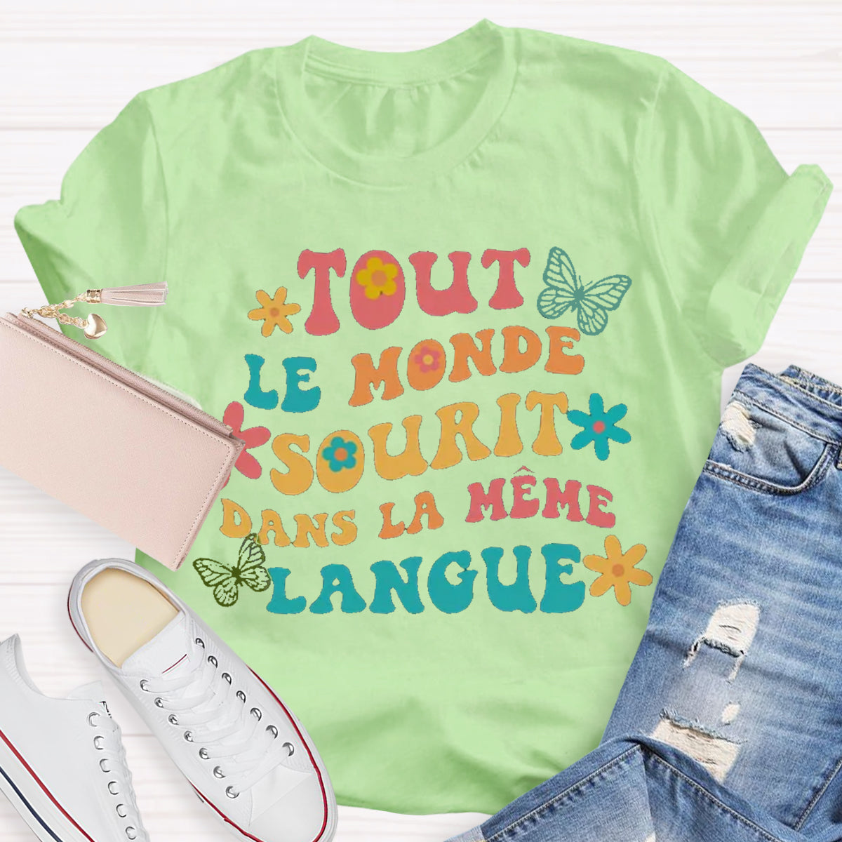 Tout Le Monde Sourit Dans La Même Langue French Teacher T-Shirt