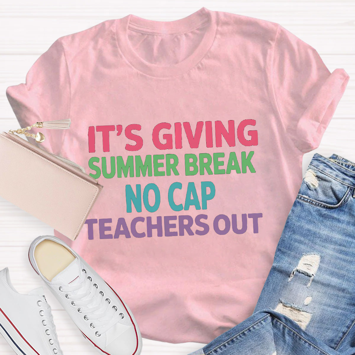 It's Giving Summer Break No Cap Teaches Out Teacher T-Shirt