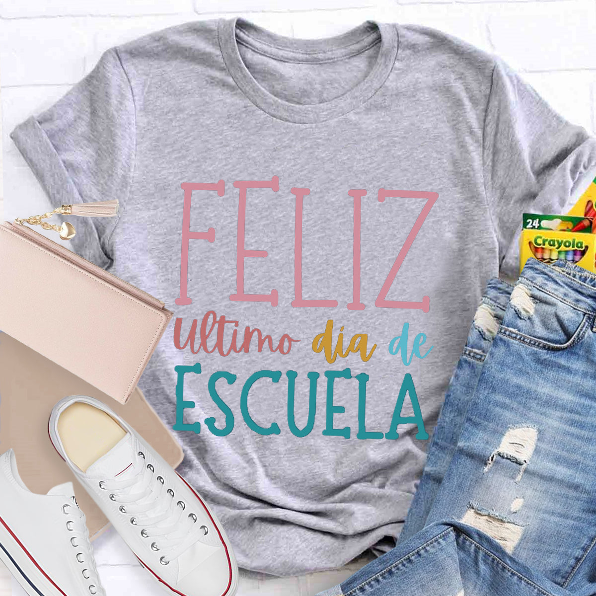 Feliz Último Día De Escuela Spanish Teacher T-Shirt