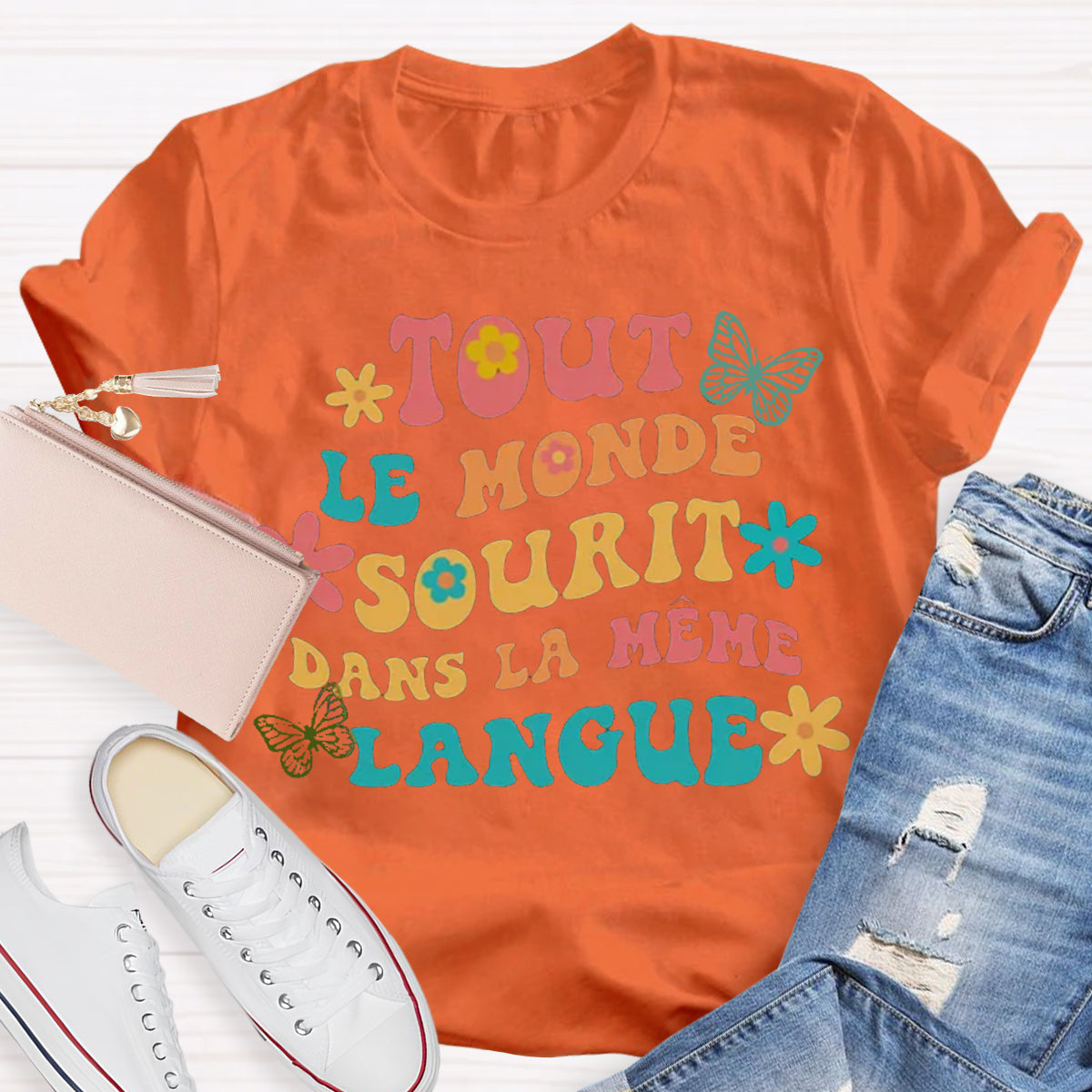 Tout Le Monde Sourit Dans La Même Langue French Teacher T-Shirt