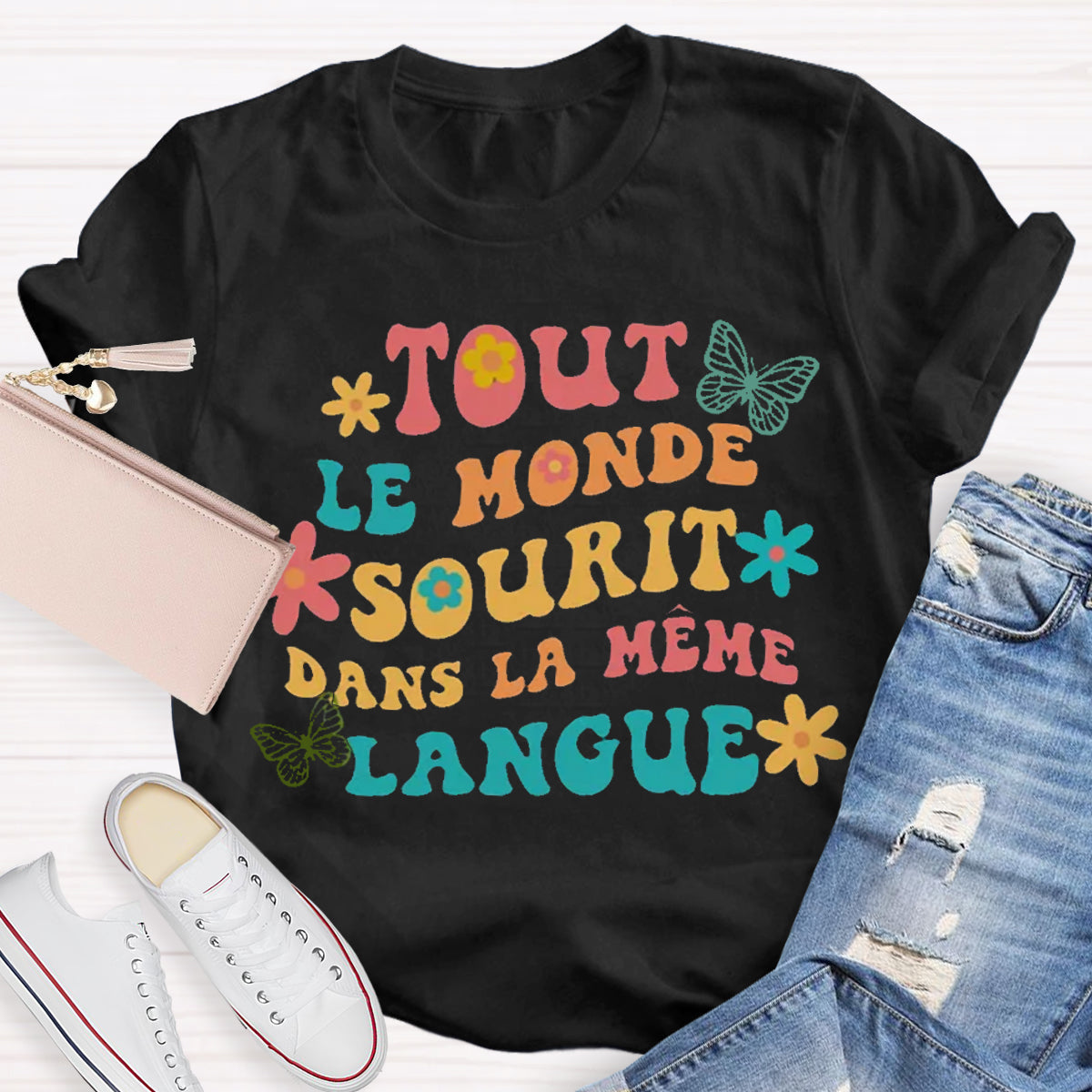 Tout Le Monde Sourit Dans La Même Langue French Teacher T-Shirt